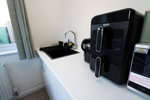 Interior - City Retreat - Near Airport & Private Entrance (Bristol)
