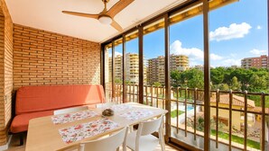 A balcony with a table, chairs, and a sofa. - 2 bedroom awesome apartment in Benicasim (Benicasim)