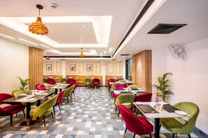 Dining - Hotel Raaj Palace (Agra)