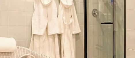 Shower, jetted bath, hair dryer, towels