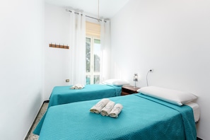 Iron/ironing board, WiFi, bed sheets - Apartment 'Casa Nerea' with Balcony and Wi-Fi (Dorgali)