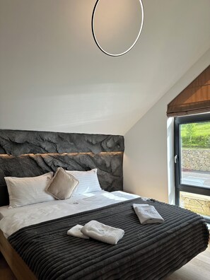 4 bedrooms, WiFi, bed sheets