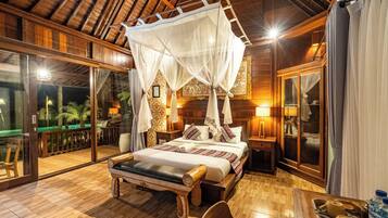 Deluxe Double Room, Pool View | Free WiFi, bed sheets