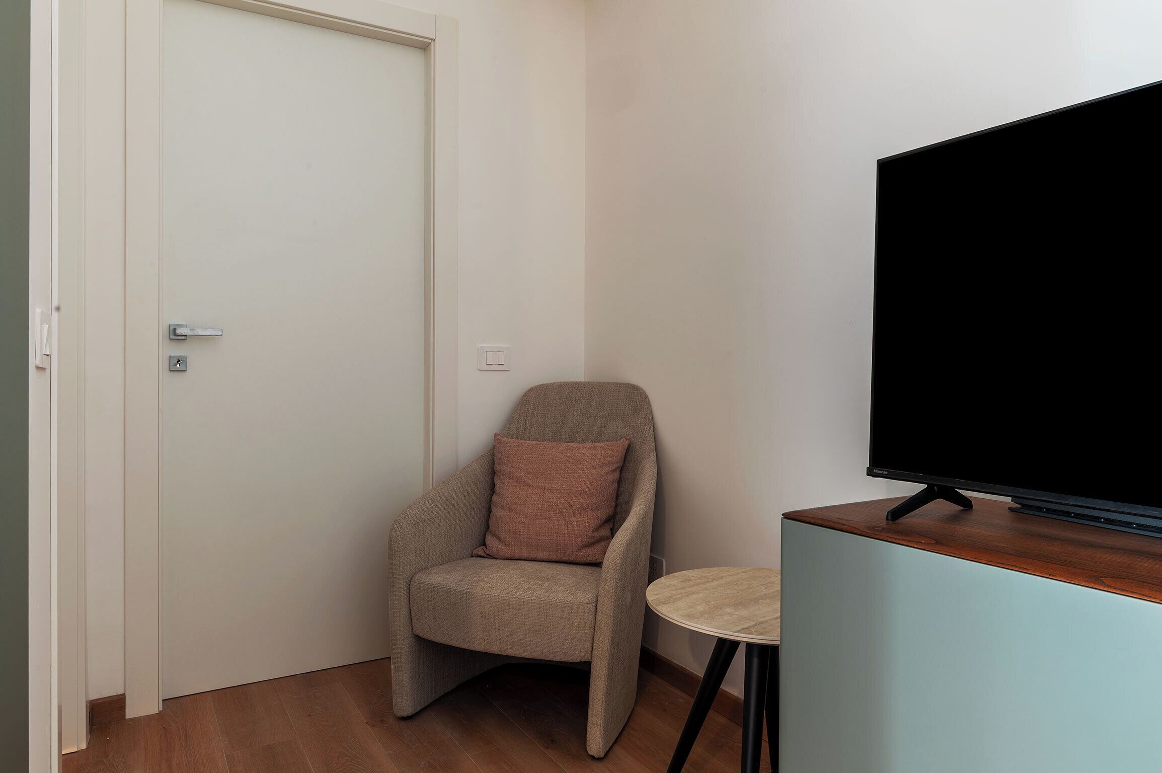 Standard Apartment, 1 Bedroom, Balcony | Living area | 32-inch Smart TV with cable channels
