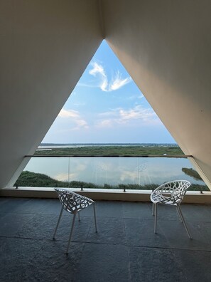Deluxe Suite, Balcony, River View | Property grounds - Rio Vista (Sompalli)