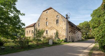 Apartment 'La Maison Du Meunier Avec Terrain' with Private Garden and Wi-Fi