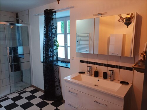 Apartment 'La Maison Du Meunier Avec Terrain' with Private Garden and Wi-Fi