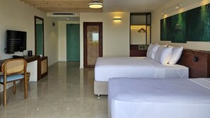 Deluxe-Doppel- oder -Zweibettzimmer, Balkon, Meerblick | Zimmersafe, Schreibtisch, laptopgeeigneter Arbeitsplatz