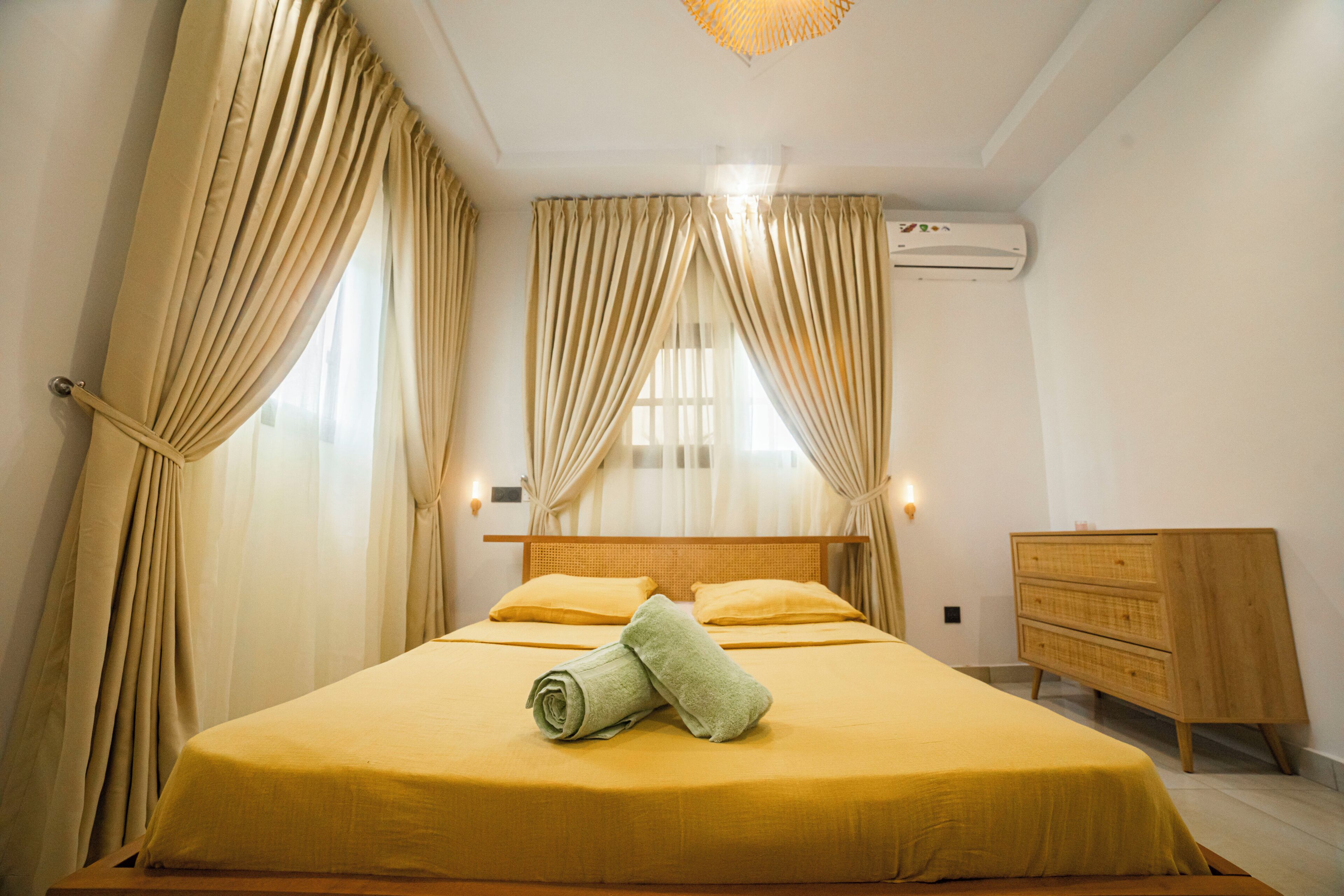 4 bedrooms, iron/ironing board, WiFi