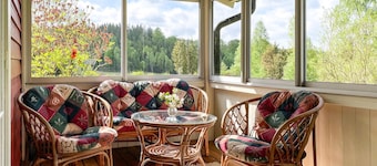 Awesome home in Kungsäter with lake view