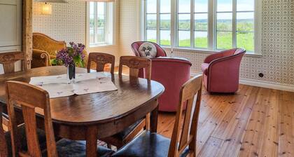 Nice home in Mellerud with WiFi