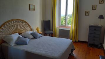 3 chambres, bureau, fer et planche à repasser, Wi-Fi gratuit