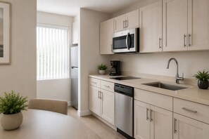 Basic-Zimmer | Eigene Küche | Kühlschrank, Mikrowelle, Ofen, Herdplatte