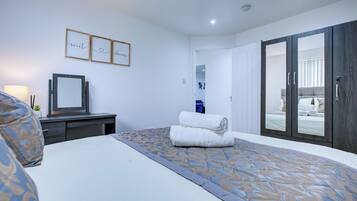 2 bedrooms, iron/ironing board, WiFi, bed sheets