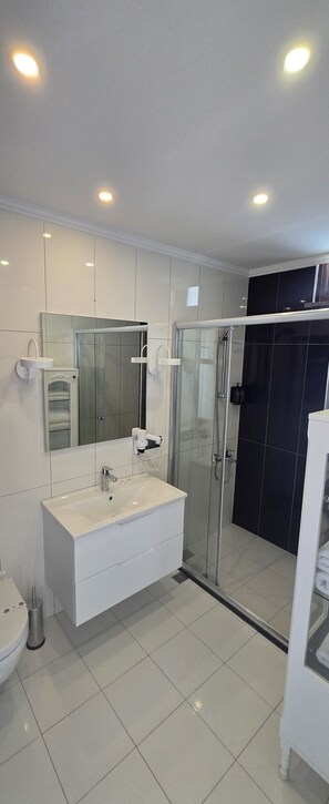 Deluxe-Doppelzimmer, Meerblick | Badezimmer