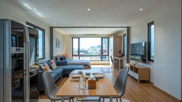 Superior Studio, City View | Laptop workspace, free WiFi