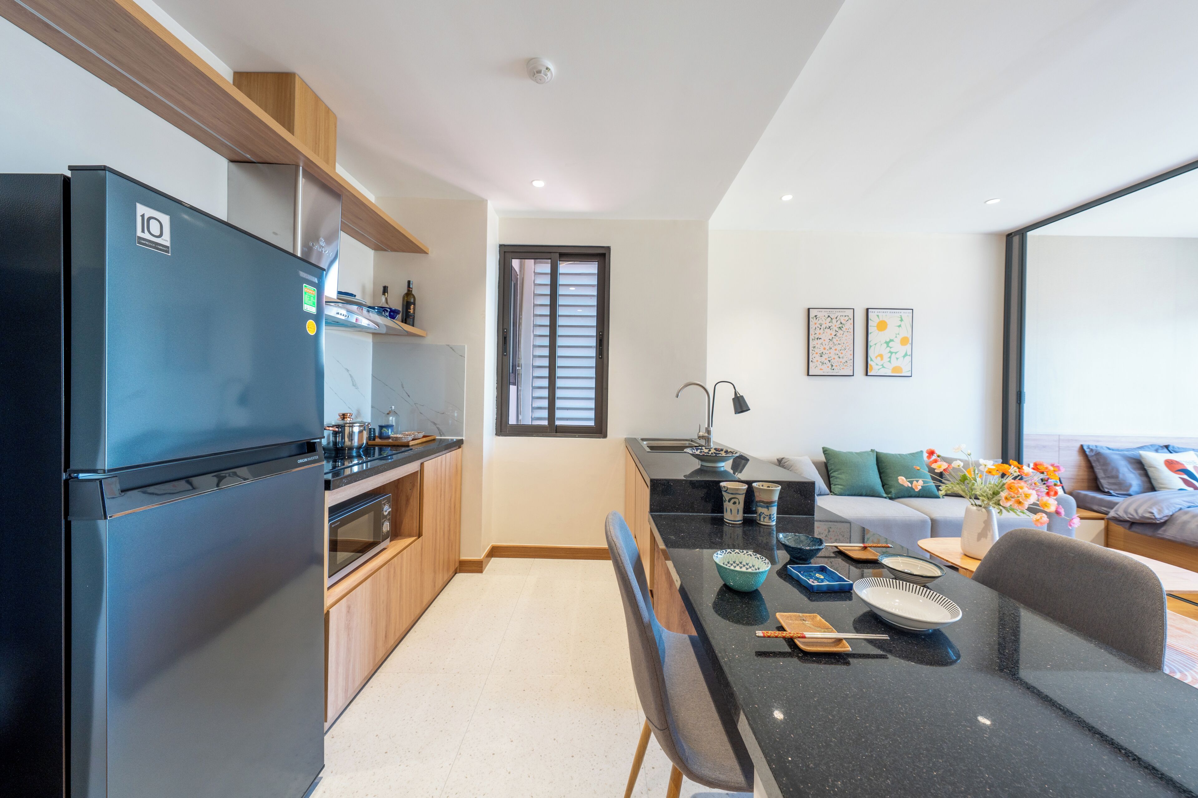 Classic Studio, City View | Private kitchen | Microwave