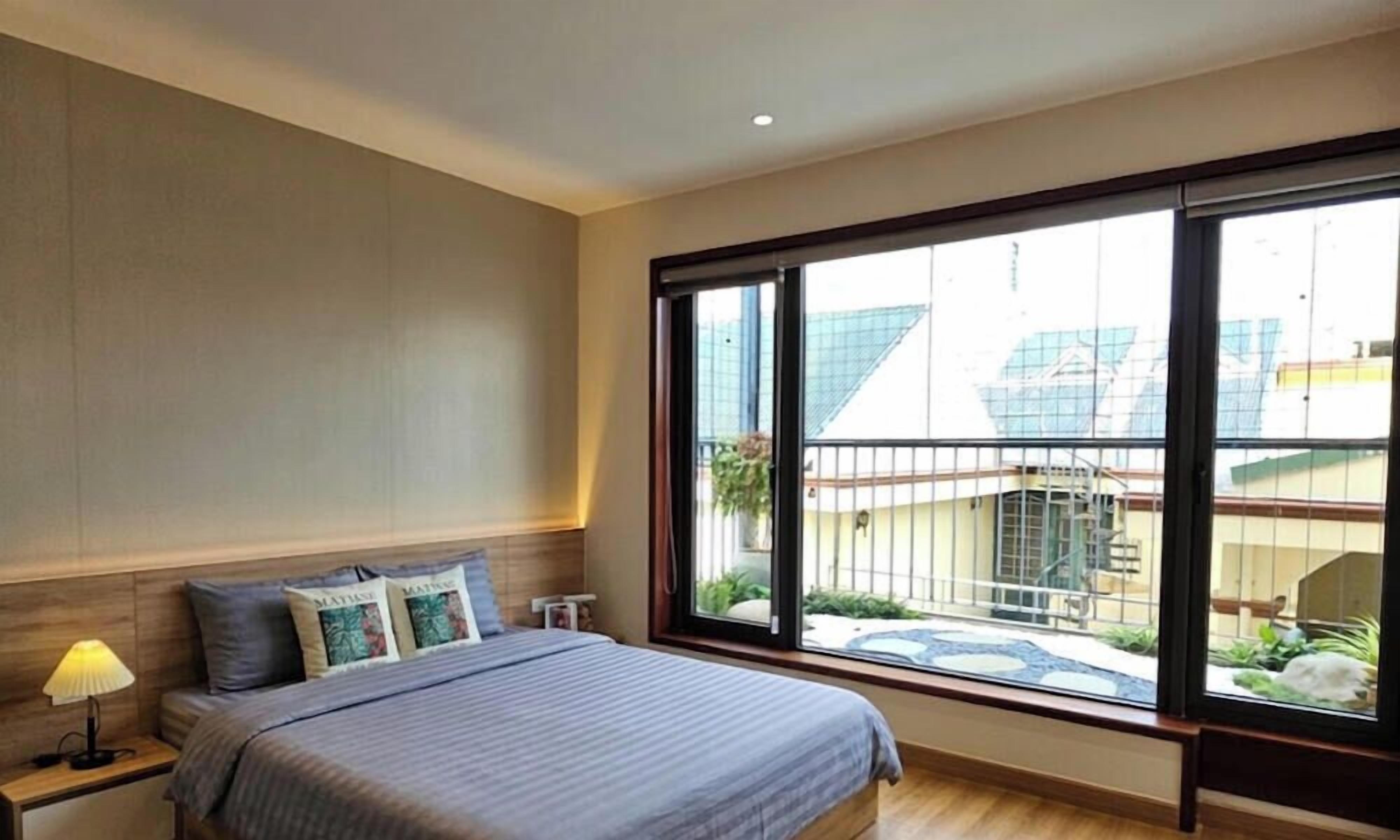 Estudio Deluxe, vista a la ciudad | Espacio para trabajar con laptop y wifi gratis 
