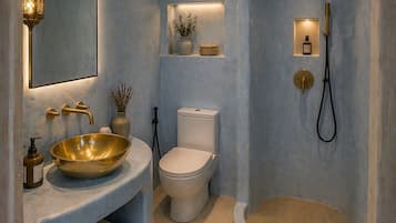 Casa Confort, vistas a la ciudad | Baño | Artículos de higiene personal gratuitos, secador de pelo, jabón y champú