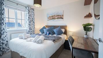 4 bedrooms, desk, iron/ironing board, travel cot