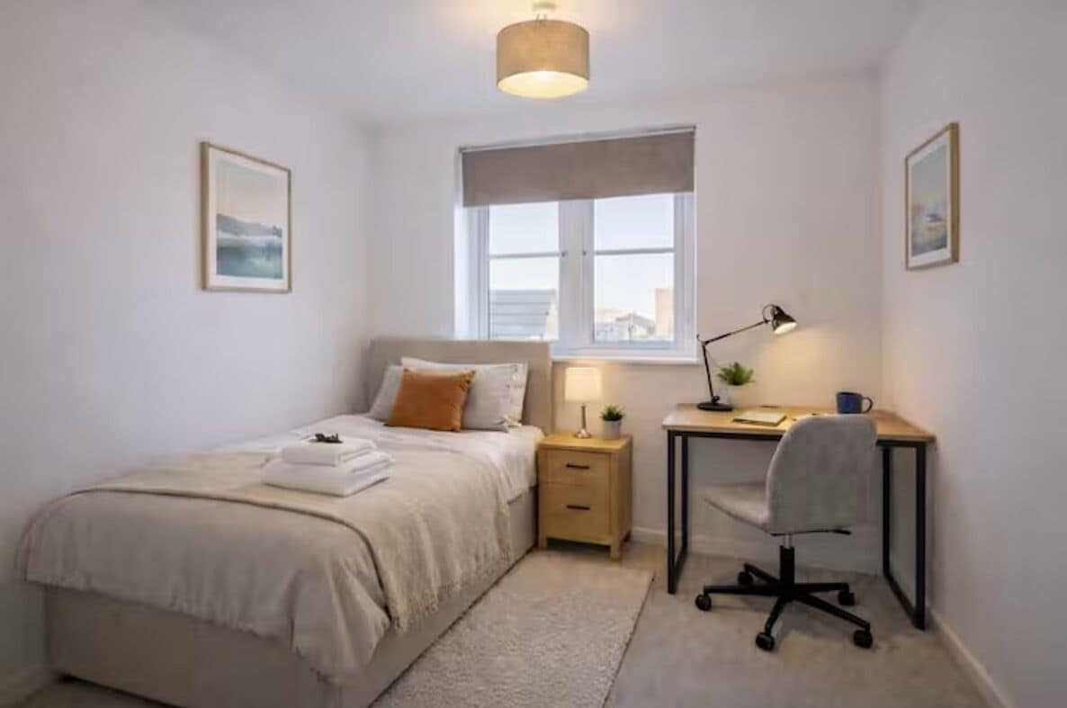 4 Schlafzimmer, Schreibtisch, Bügeleisen/Bügelbrett, Reisekinderbett
