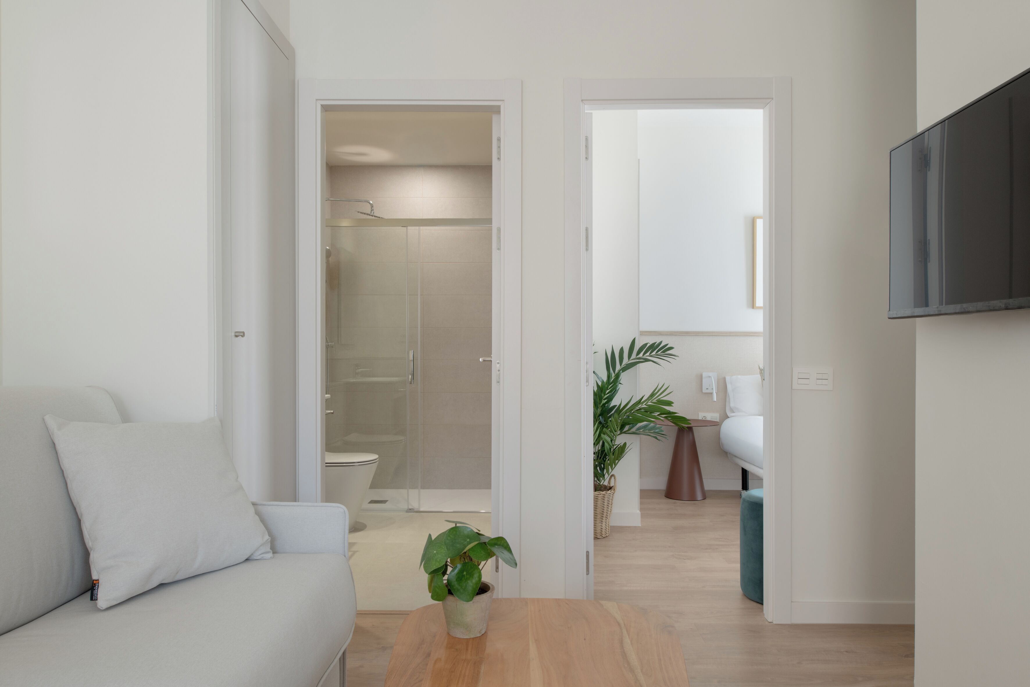 Appartamento, 2 camere da letto, terrazzo | Area soggiorno | TV a schermo piatto 40 pollici con canali via cavo