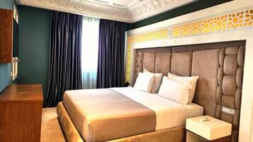Deluxe Double Room, Sea View | Desk, laptop workspace, free WiFi, bed sheets