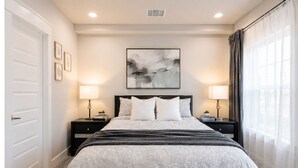 3 bedrooms, iron/ironing board, free WiFi, bed sheets - Walk to NRG - Rooftop Patio - NRG, Med Center - 3 bedroom house with cool AC (Houston)