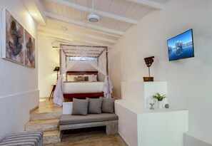 4 bedrooms, WiFi, bed sheets - The Well House Galle offers a peaceful tropical villa stay in Unawatuna. (Unawatuna)