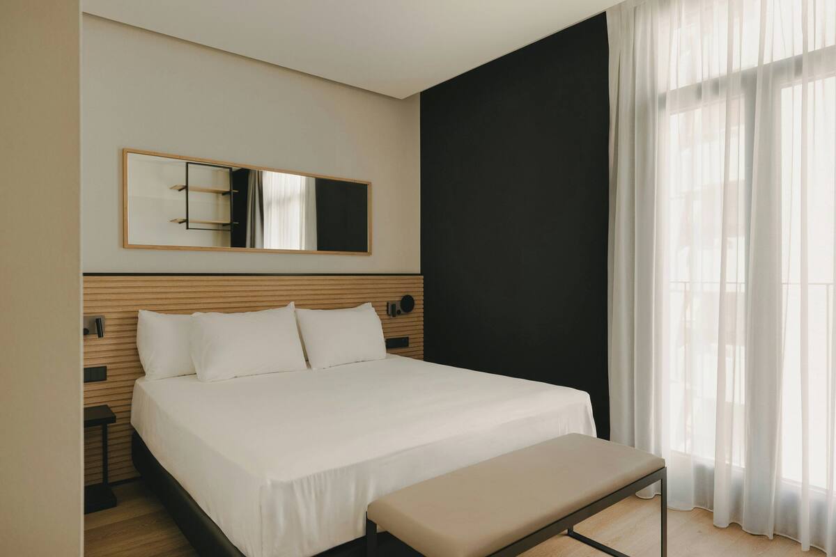 Double Room | Down comforters, minibar, in-room safe, iron/ironing board (on request)
