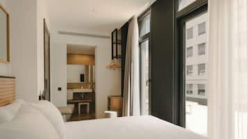 Edredones de plumas, minibar, caja fuerte