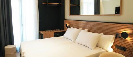 Chambre Double | Couette en duvet d'oie, minibar, coffres-forts dans les chambres