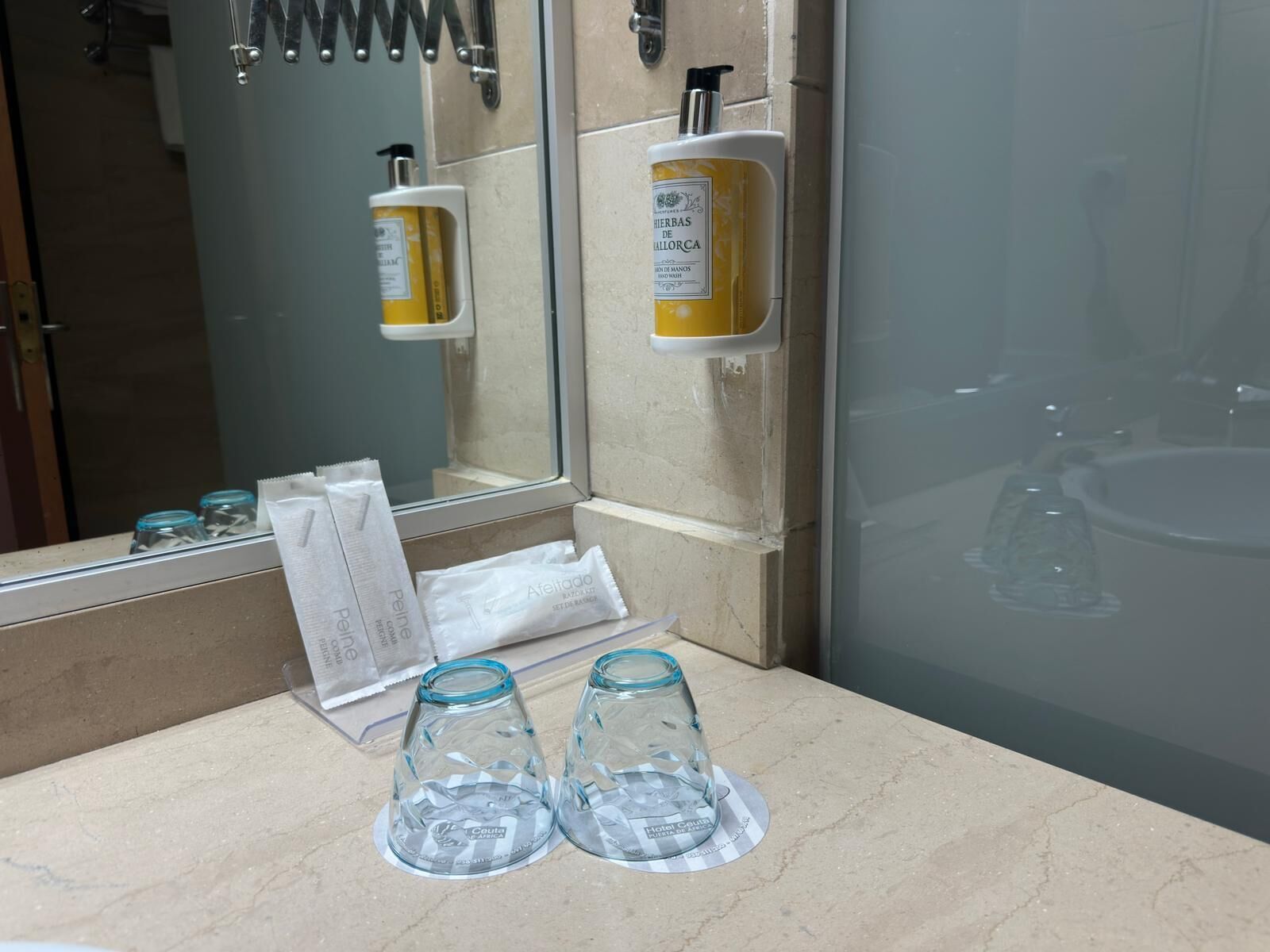 Junior Suite | Bathroom | Shower, towels