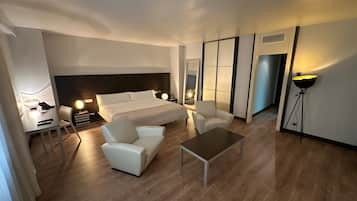 Junior Suite | In-room safe, free WiFi