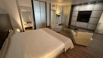 Junior Suite | In-room safe, free WiFi