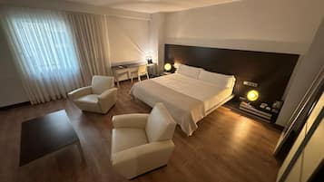 Junior Suite | In-room safe, free WiFi