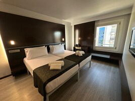 Habitación Premium doble, vistas a la ciudad | Caja fuerte