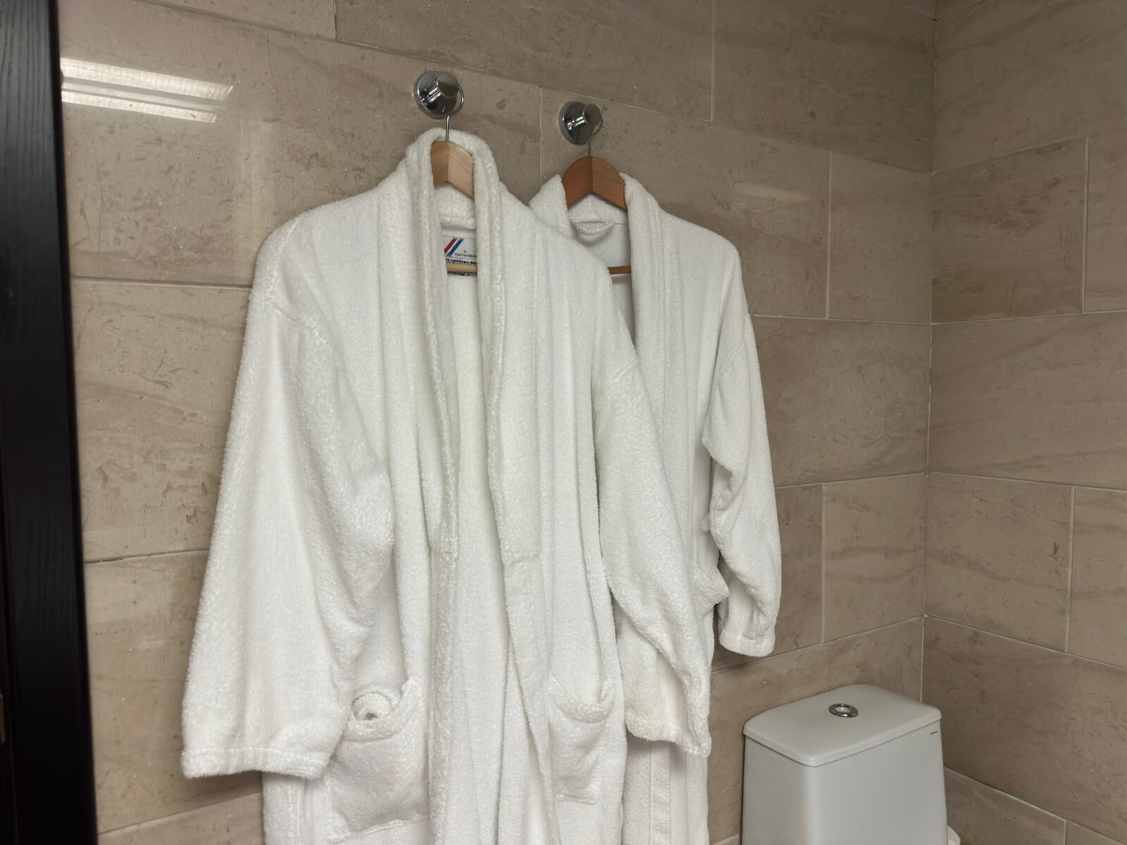 Suite junior | Baño | Ducha y toallas