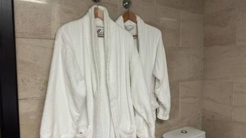 Suite junior | Baño | Ducha y toallas