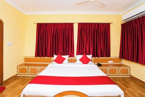 Chambre Double Deluxe, climatisation | Literie hypoallergénique, bureau, chambres insonorisées