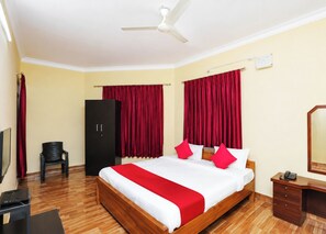 Quarto casal luxo, ar-condicionado | Roupas de cama antialérgicas, escrivaninha, quartos à prova de som