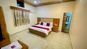 ห้องดีลักซ์ | โต๊ะทำงาน, พื้นที่ทำงานแบบใช้แล็ปท็อป, Wi-Fi ฟรี