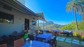 Tempat makan outdoor