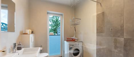 Shower, hair dryer, towels