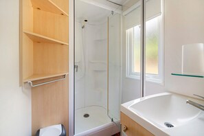 Douche, serviettes fournies