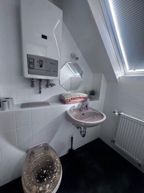 Dusche, Handtücher, Seife, Toilettenpapier