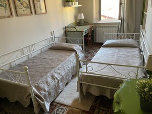 Iron/ironing board, WiFi, bed sheets