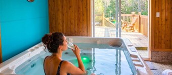 La Tour Boisée | Private Spa & Pool | Pool Table