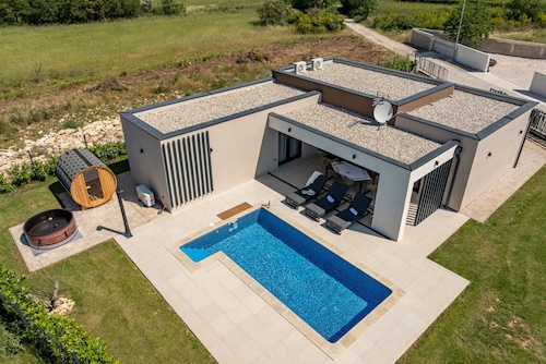 Villa D Zadarvillas in Bri evo