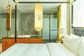 Kamar Double Comfort, pemandangan bukit | Meja kerja, ruang kerja ramah laptop, dan tirai kedap cahaya
